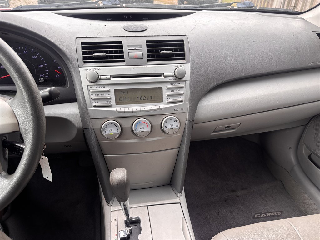 2011 Toyota Camry LE - Photo 7