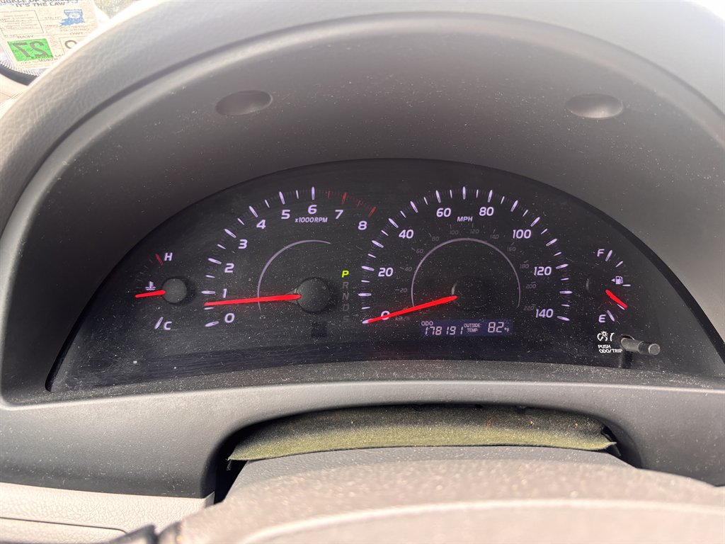 2011 Toyota Camry LE - Photo 8